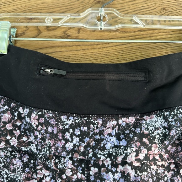 Lululemon floral patterned shorts - Picture 3 of 4